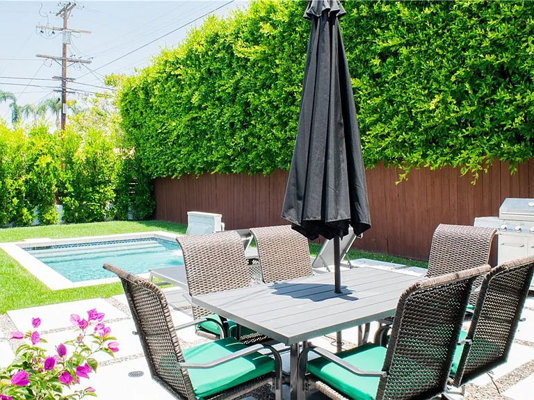 542 N Kilkea Dr, Los Angeles, CA 90048